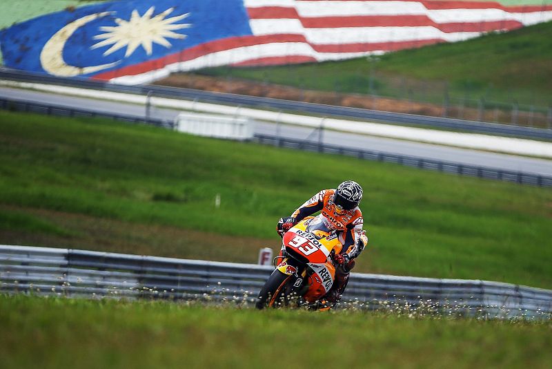 Márquez soluciona sus problemas de frenos y se encarama al primer puesto