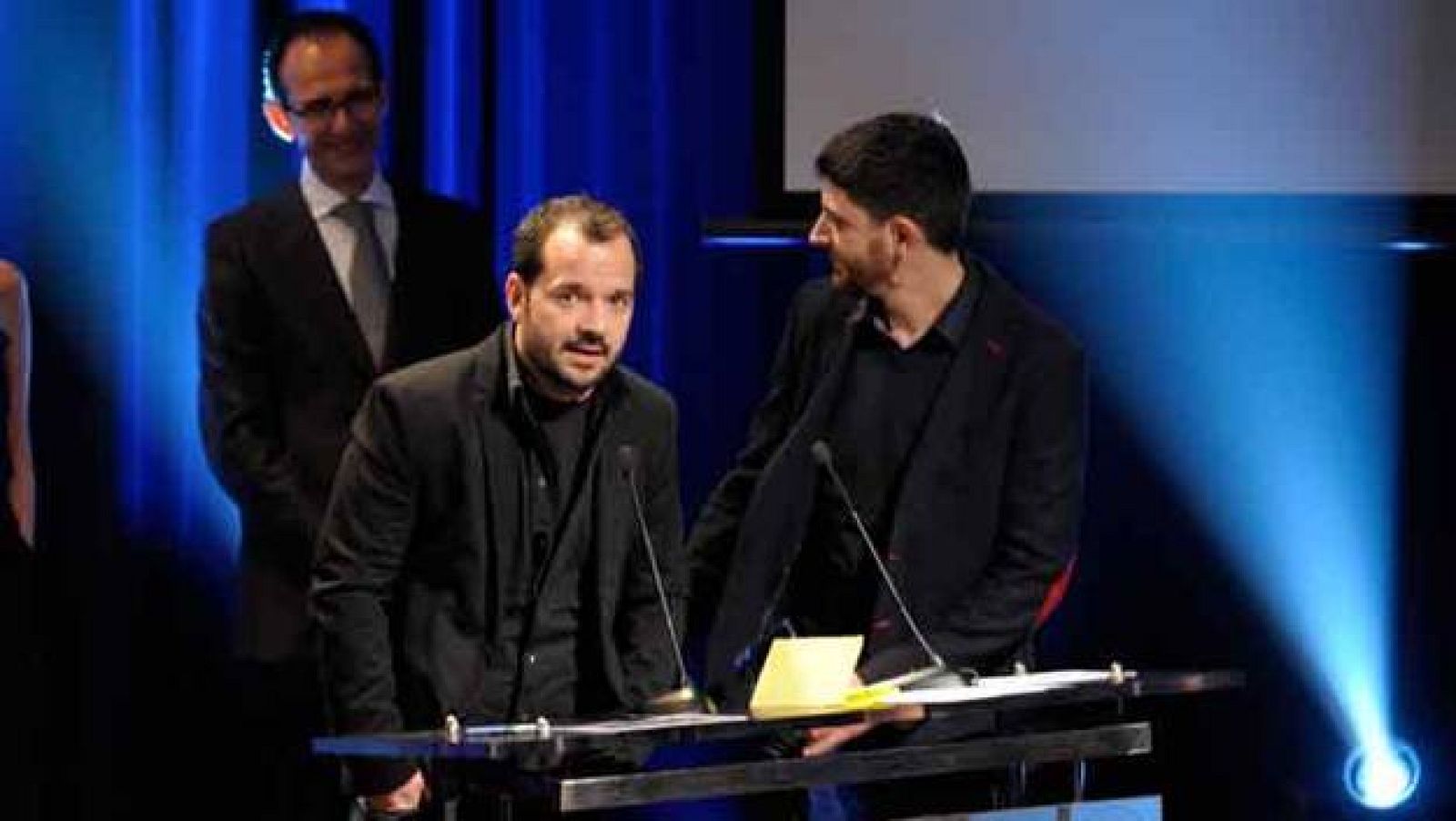 zapping-orbita angel-a  Ángel Martín, que conduce el programa de divulgación científica 'Órbita Laika', utilizó el buen humor y la ironía al recoger el premio