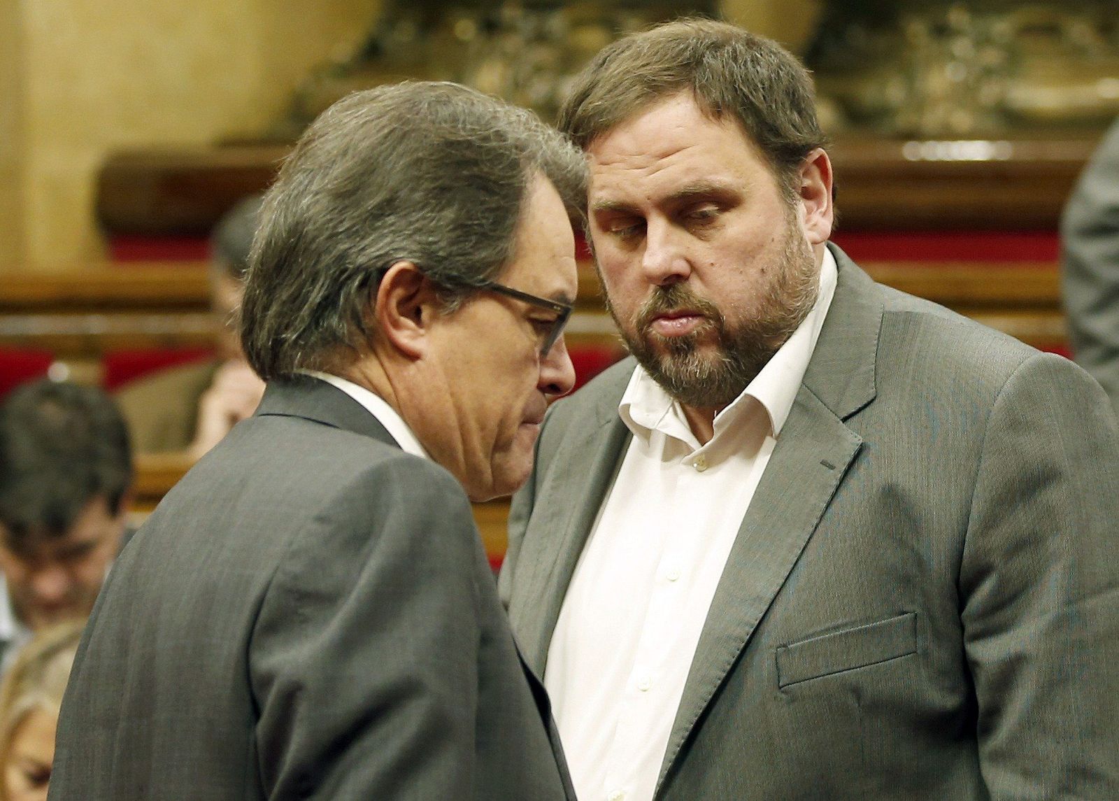 El presidente de la Generalitat, Artur Mas (i) , y el líder de ERC, Oriol Junqueras (d)