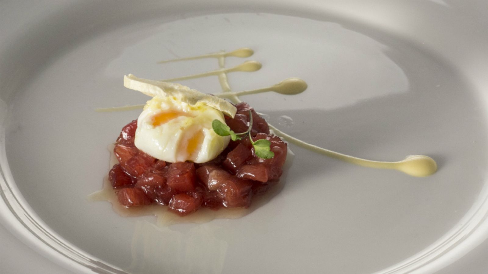 Tartar de atún con mahonesa de wasabi