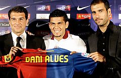 Alves, "el mejor lateral derecho del mundo"