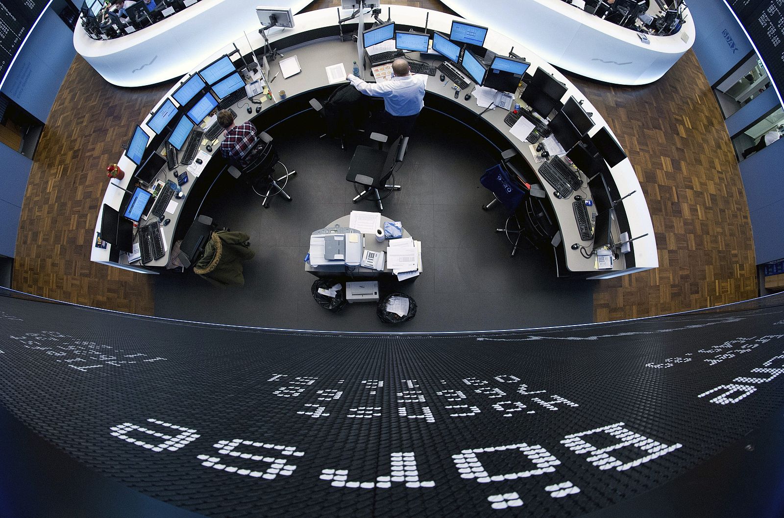 Un agente de Bolsa en el parqué de Fráncfort