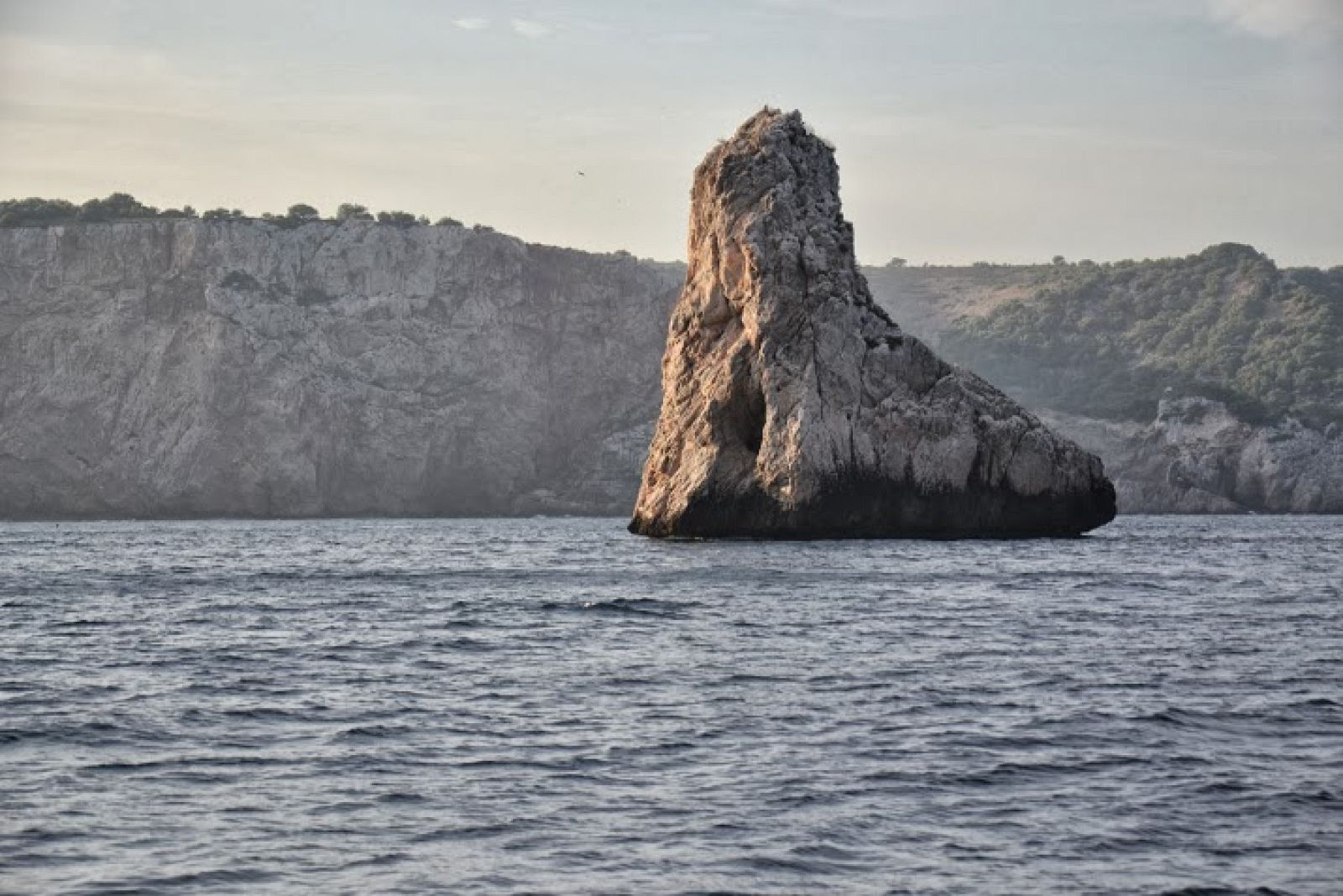 Imagen de la Costa Brava tomada desde las Islas Medas, un espacio declarado Reserva Marina Integral y que forma parte de la Red Natura 2000.