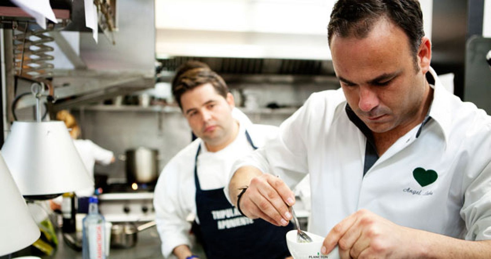 Ángel León prueba el plancton marino