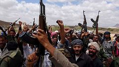 Los hutíes toman el control del aeropuerto de Taiz y envían fuerzas a Adén
