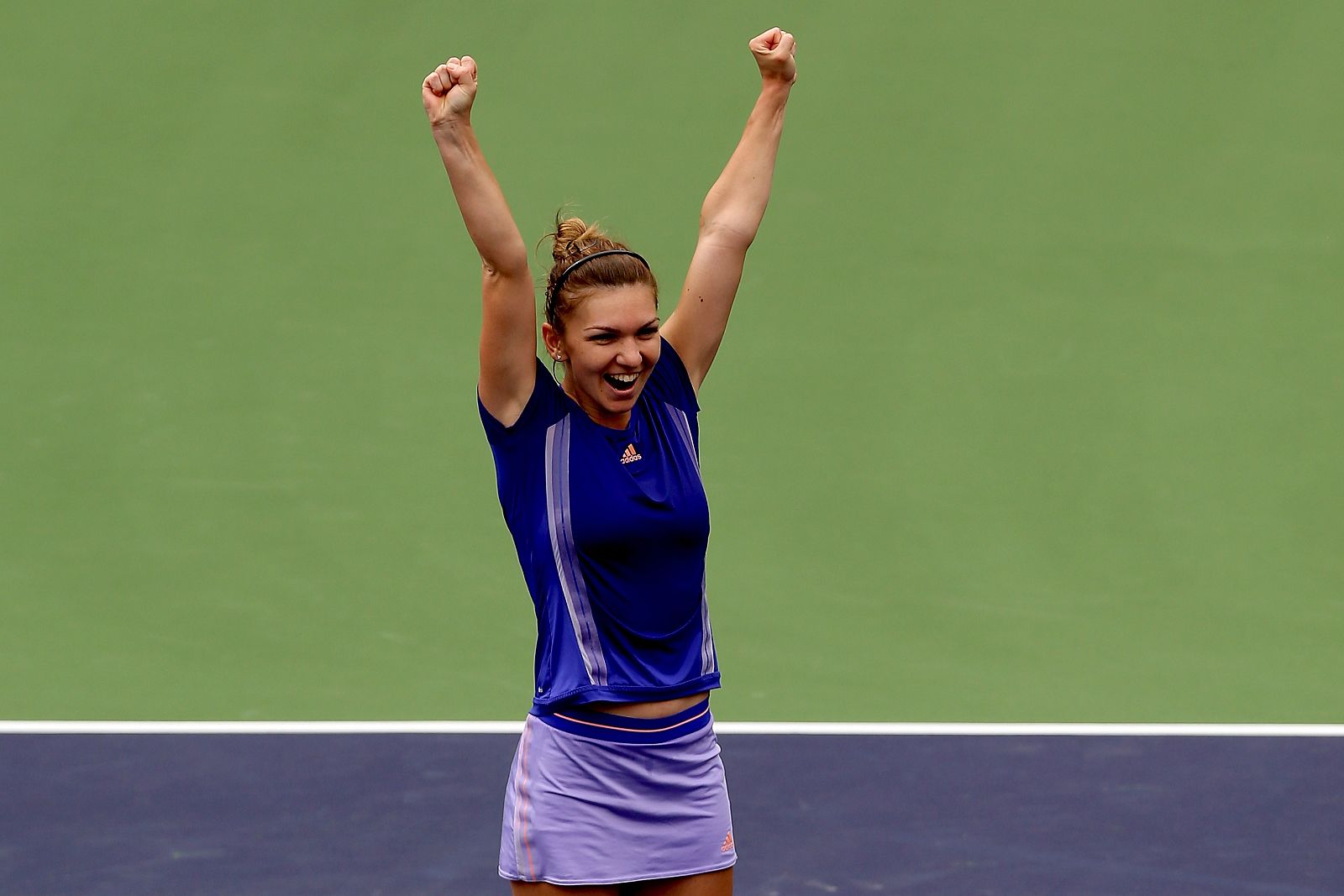 La tenista rumana Simona Halep celebra su triunfo en Indian Wells.