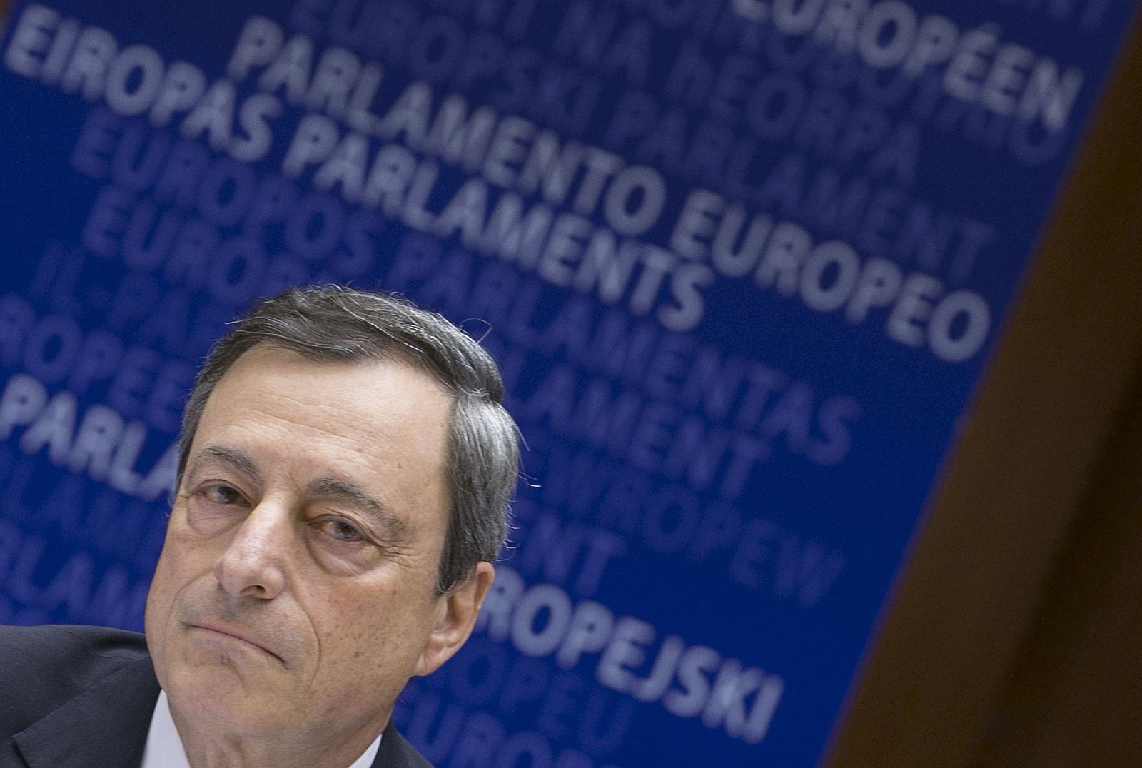 El presidente del BCE, Mario Draghi, comparece ante la comisión de Asuntos Económicos del Parlamento Europeo