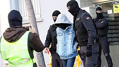 Detenidos dos padres y sus dos hijos en Badalona en relación con el envío de yihadistas a Siria