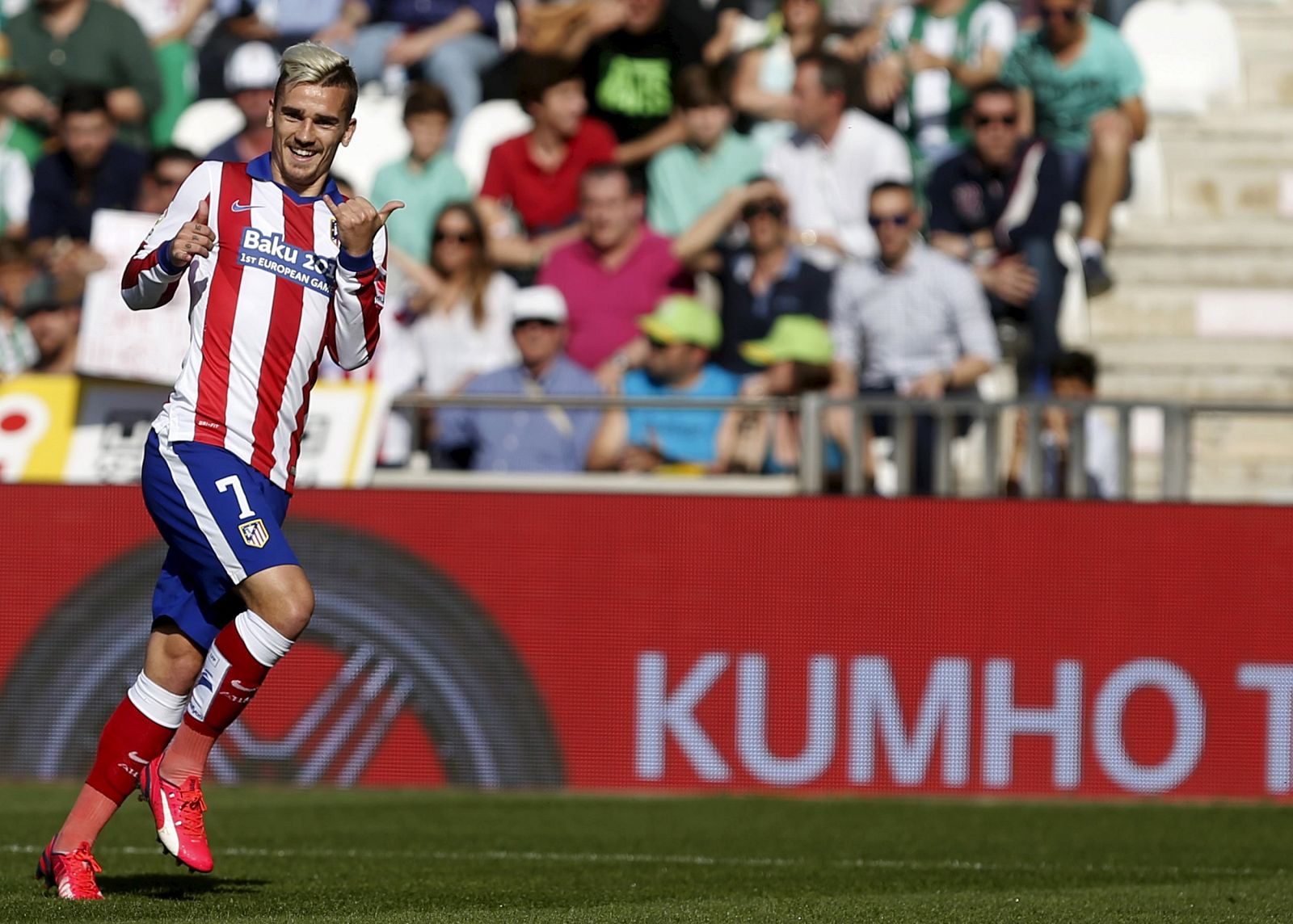 Atletico Madrid's Antoine Griezmann celebrates after scoring a goal against Cordoba during their Spanish First Division soccer match at El Arcangel stadium in Cordoba