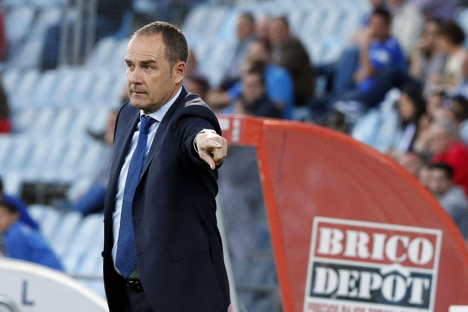 El entrenador del Deportivo de La Coruña Víctor Fernández, durante el partido.