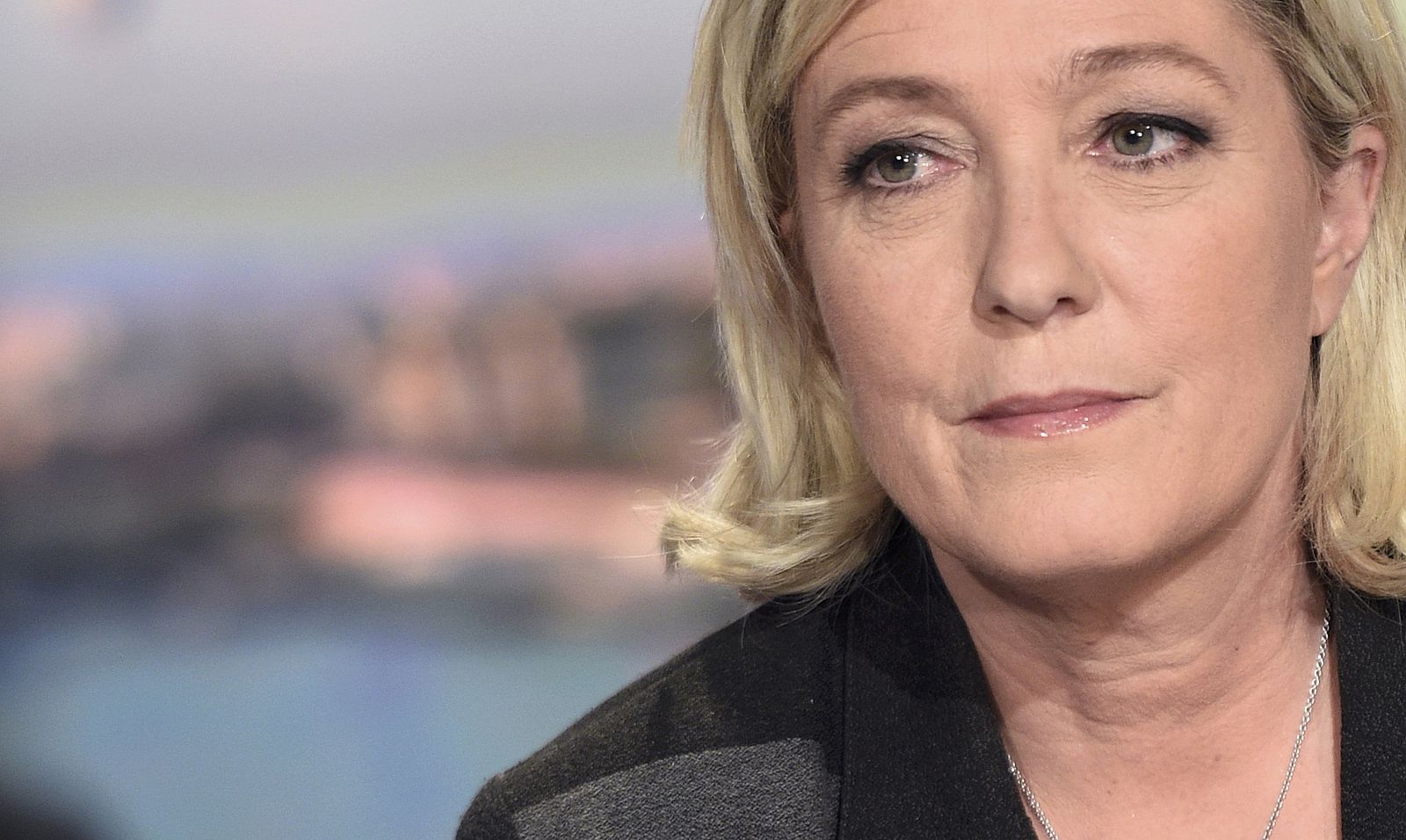 La líder del Frente Nacional, Marine Le Pen, durante la entrevista en el canal de televisión TF1.
