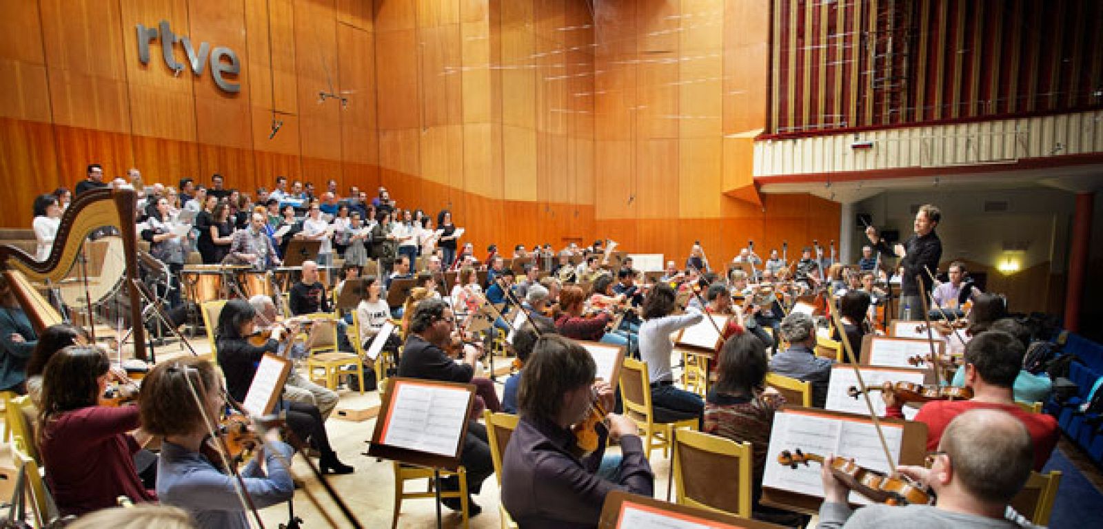La Orquesta y Coro de RTVE graba la banda sonora de 'Carlos, Rey Emperador'