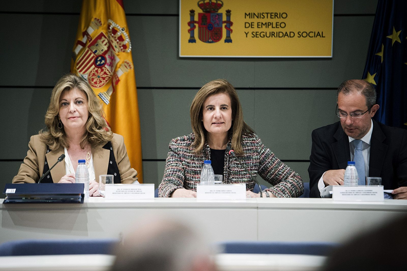 La ministra de Empleo, Fátima Báñez, la secretaria de Estado de Empleo, Engracia Hidalgo y el subsecretario de Empleo, Pedro Llorente, durante la Conferencia Sectorial de Empleo y Asuntos Laborales