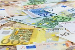 El Tesoro Público vende 4.558 millones en bonos a 5 y 10 años a tipos de interés más altos