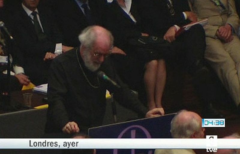 La Iglesia anglicana dividida al autorizar la ordenación de mujeres obispos