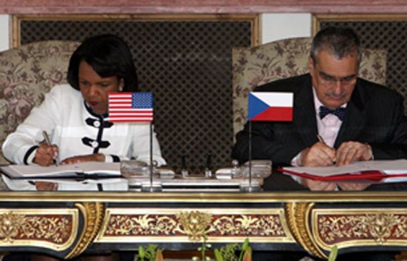 EE.UU. y Chequia firman un acuerdo para instalar un radar del escudo antimisiles en suelo checo