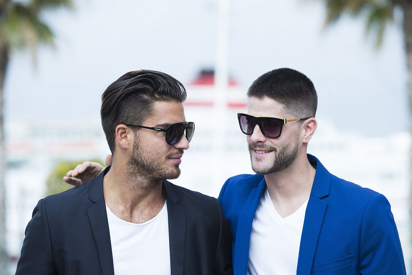Los actores Luis Fernández y Maxi Iglesias, posan durante la presentación de la película 'Asesinos inocentes' primer largometraje dirigido por Gonzalo Bendala.