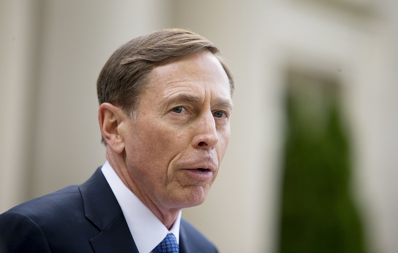 Former CIA director David Petraeus speaks after leaving the Federal Courthouse in Charlotte