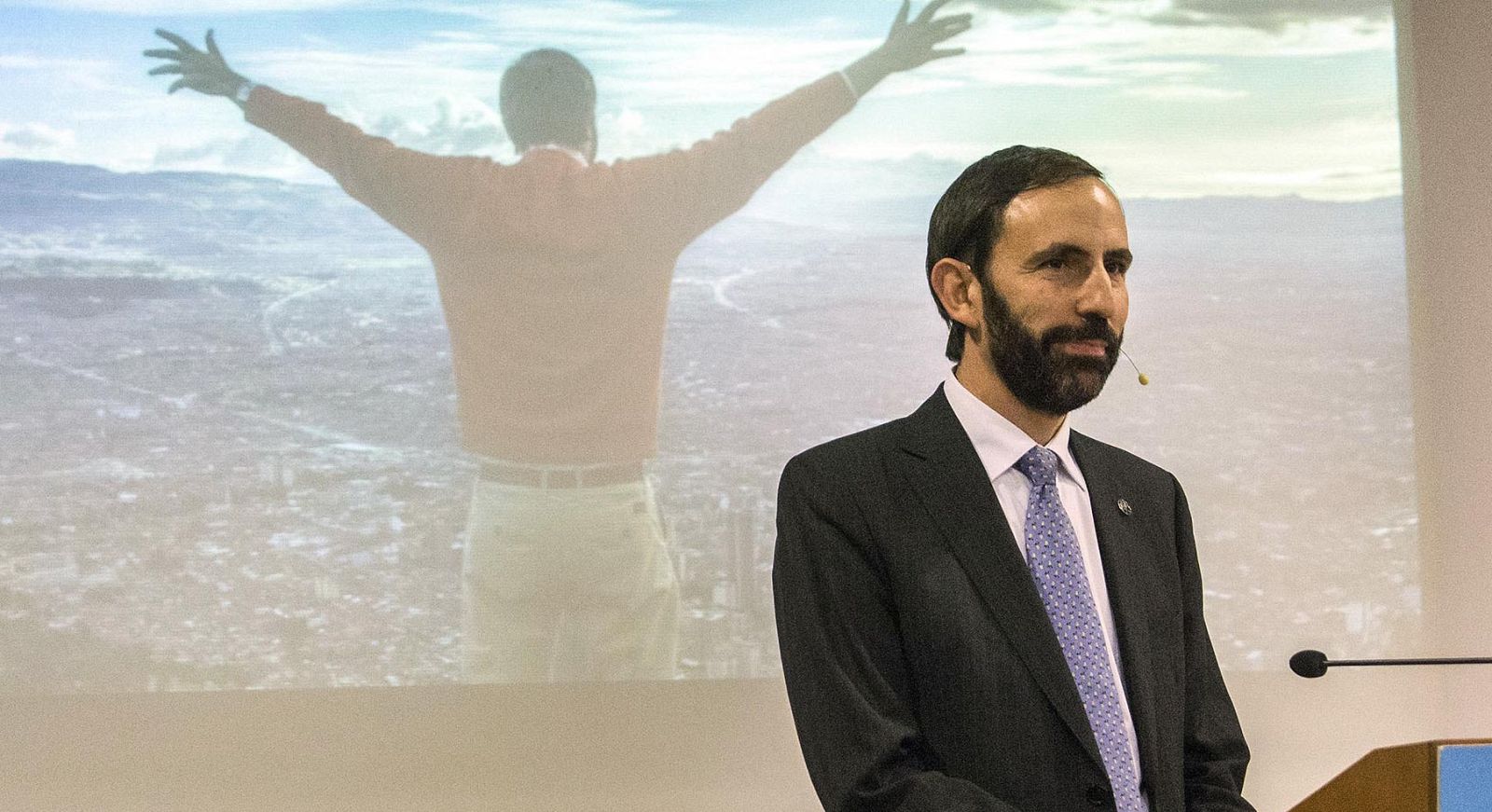 El doctor en Telecomunicaciones, Andreu Veà, en el Senado.