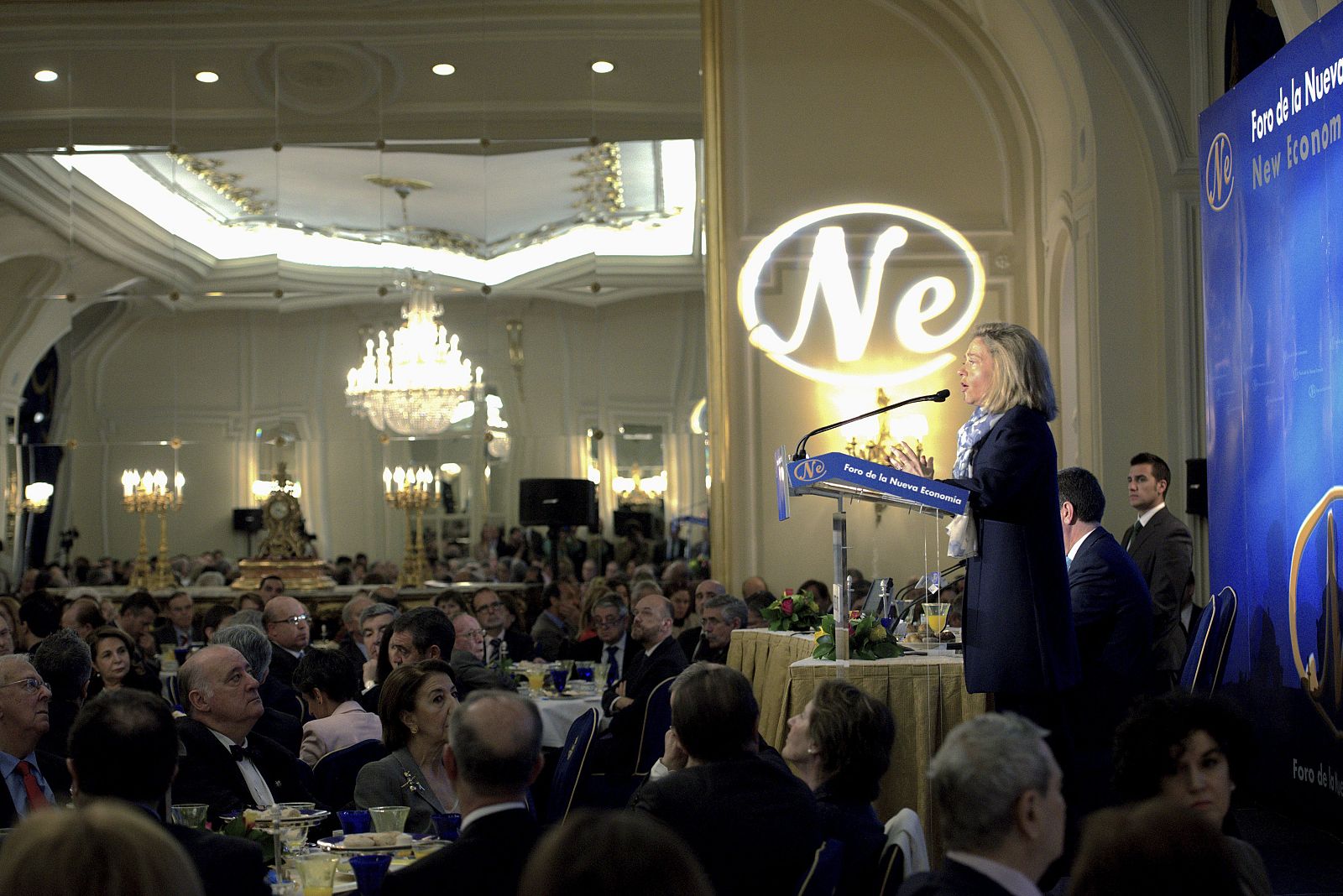 CONSUELO MADRIGAL EN FORO NUEVA ECONOMÍA