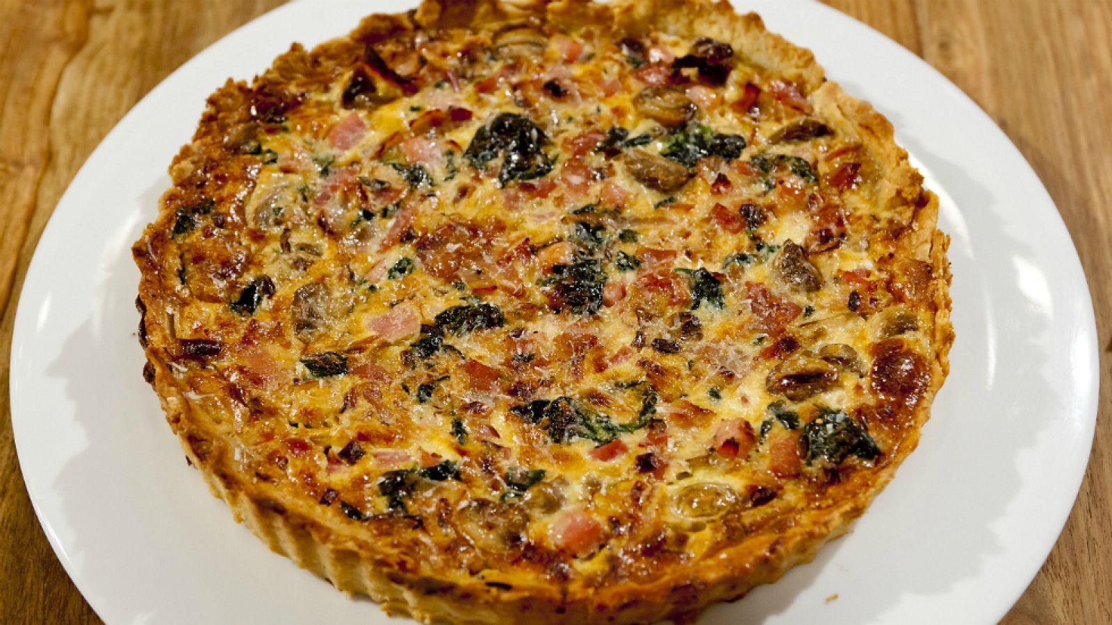 Quiche de puerro, champiñones, espinacas, jamón cocido y bacon