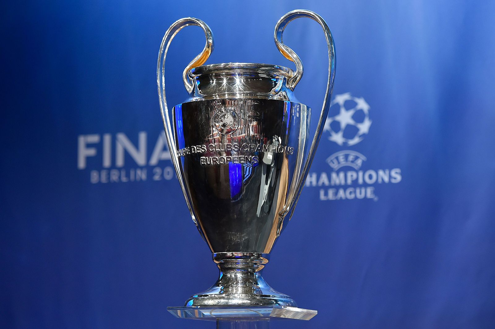 Imagen del deseado trofeo de la UEFA Champions League que se entregará al vencedor en Berlín.