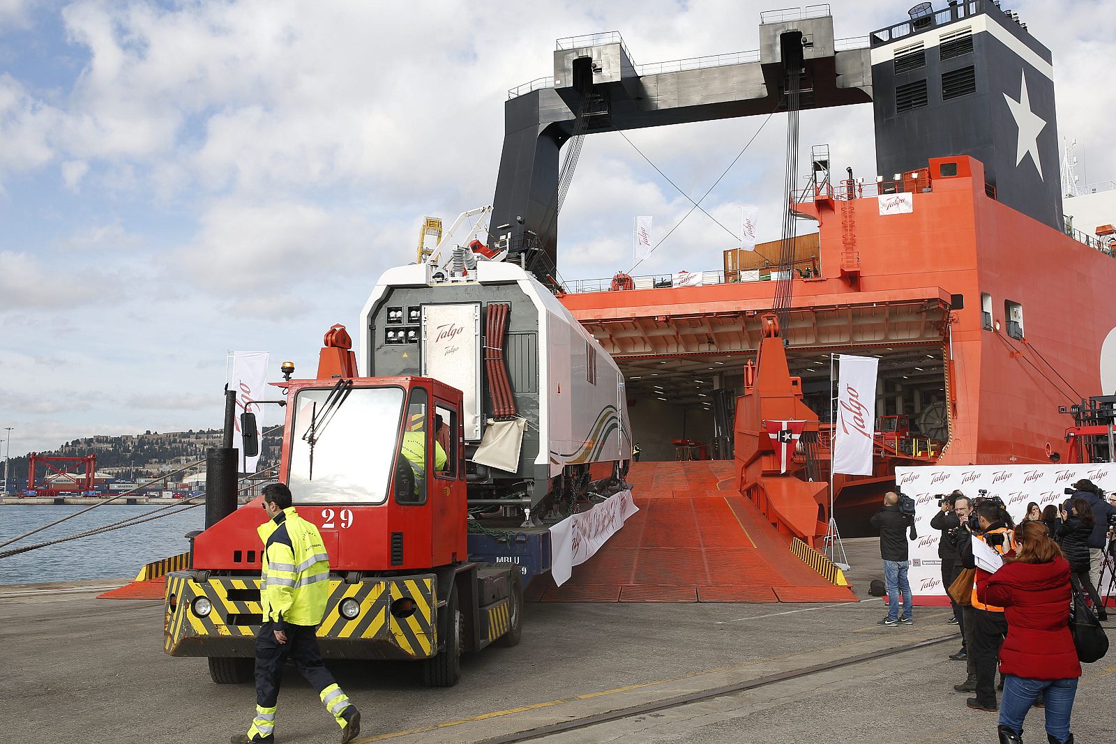 PRIMER TALGO "AVE DE LOS PEREGRINOS" SALE HOY DE BARCELONA HACIA ARABIA SAUDÍ
