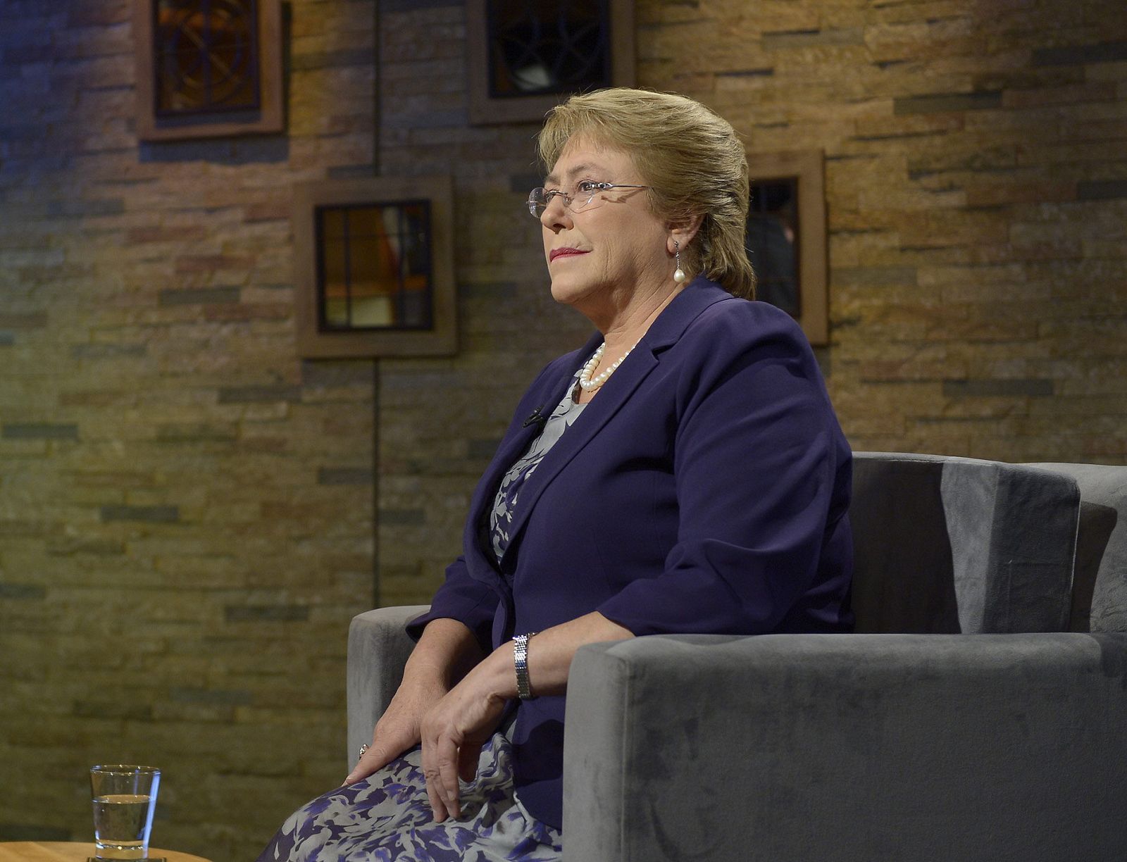 PRESIDENTA BACHELET PIDE RENUNCIA DE TODOS SUS MINISTROS