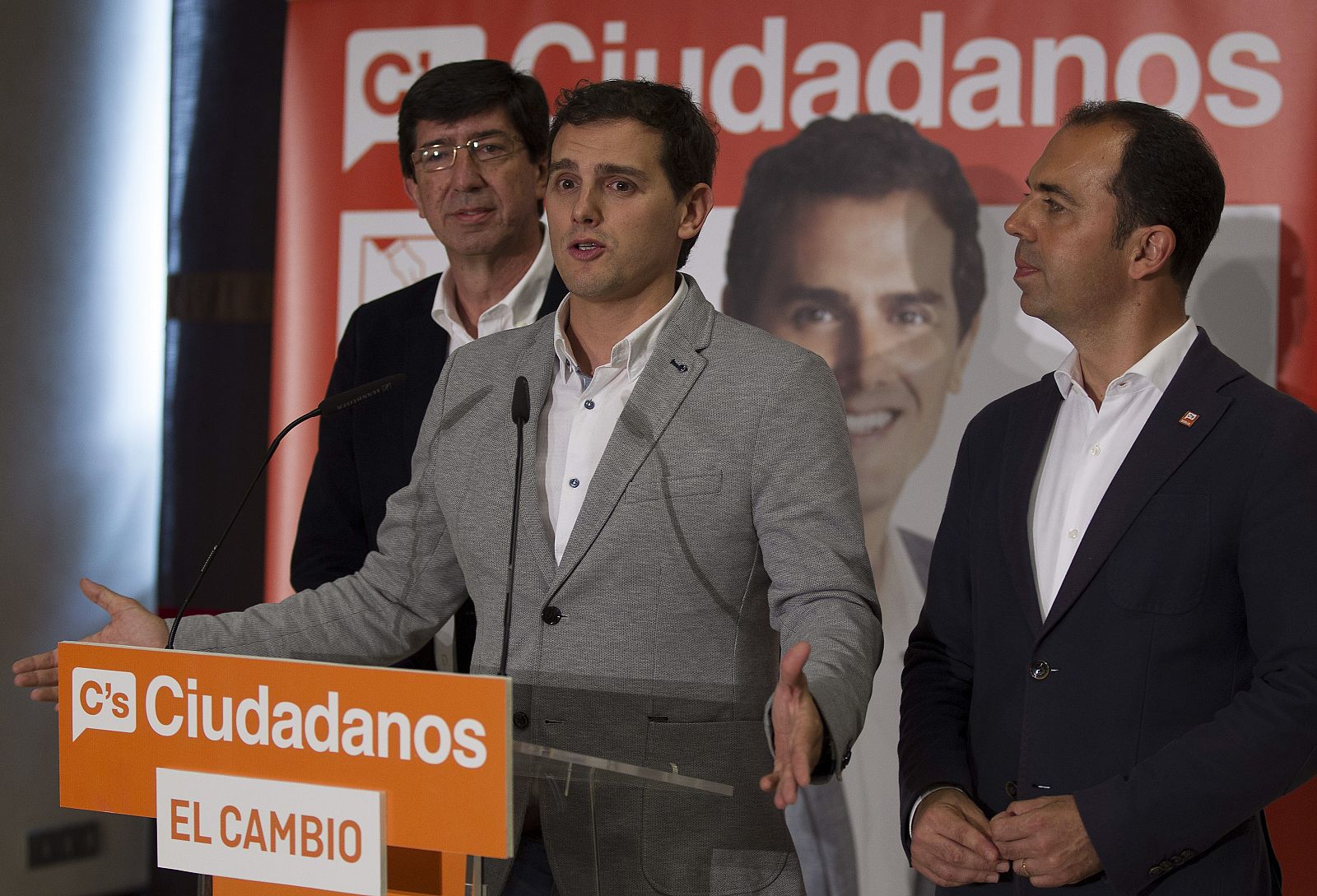 RIVERA: SI ALGUIENESTÁ UTILIZANDO A ANDALUCÍA ES CHAVES, QUE NO QUIERE IRSE