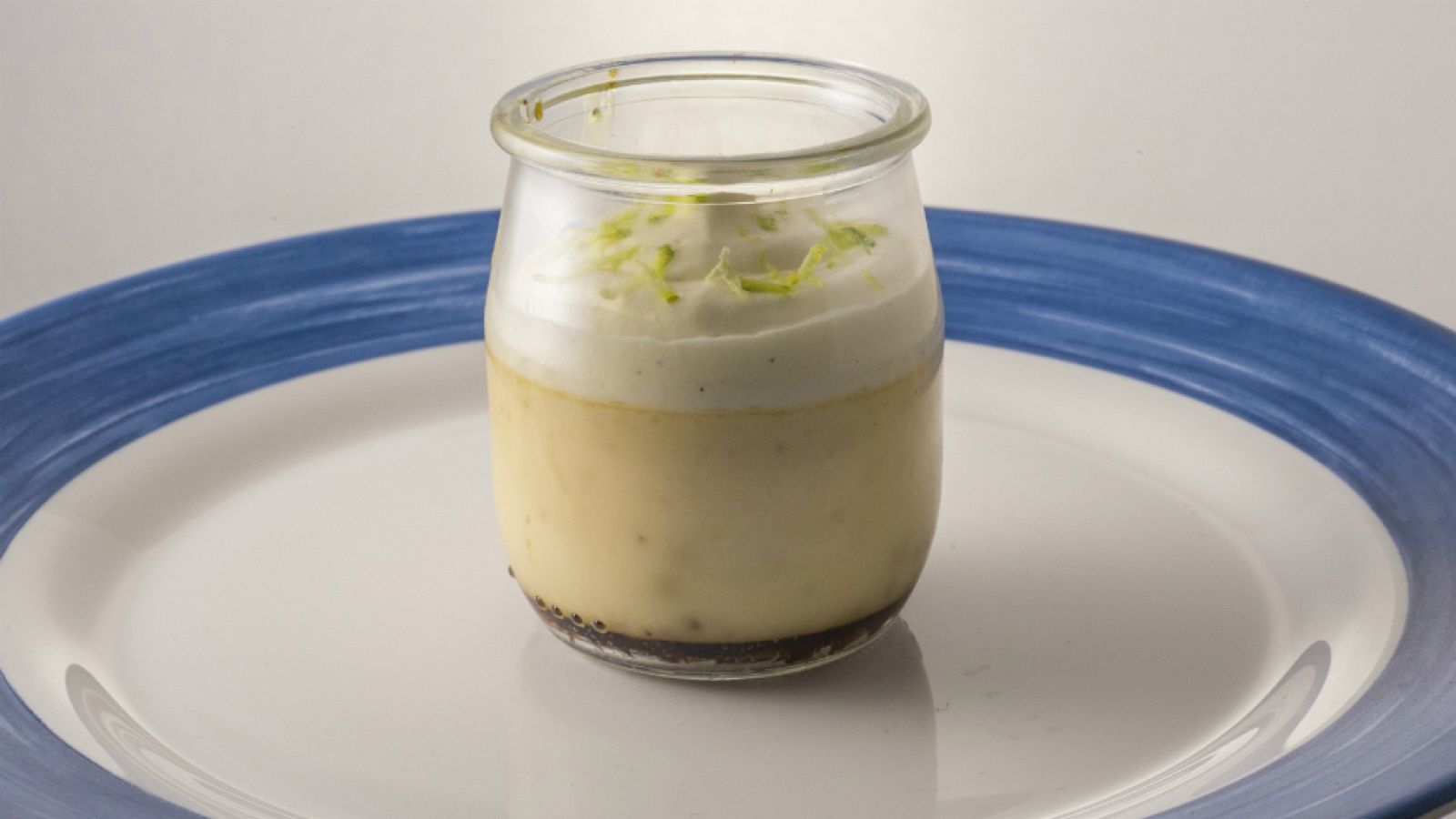 Quesillo canario con chantilly