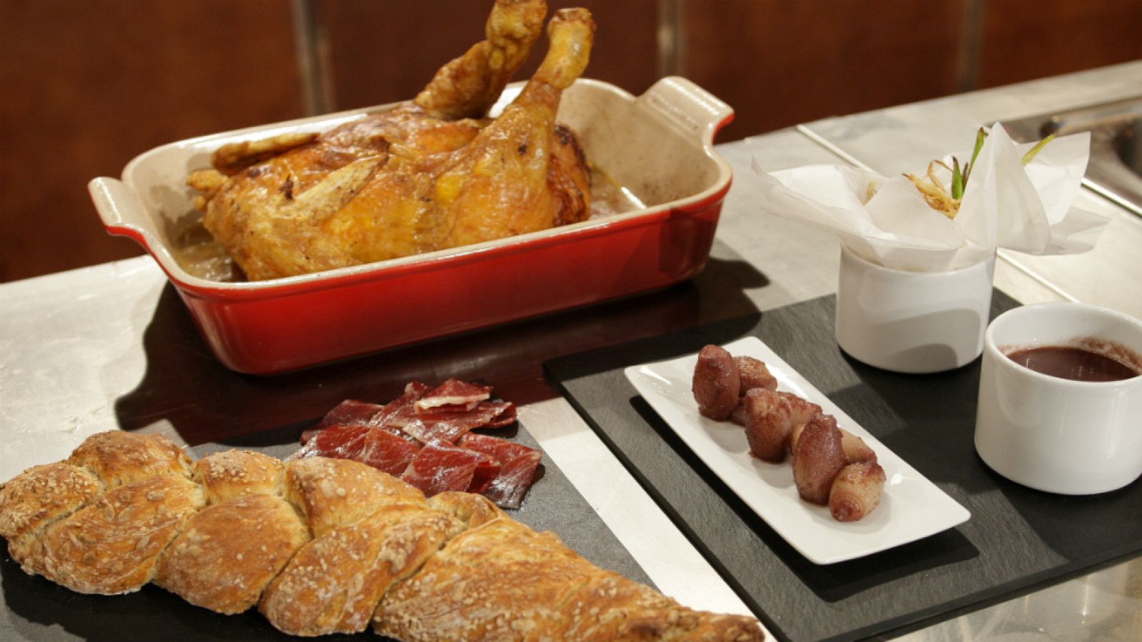 Capón relleno al oporto con chalotas