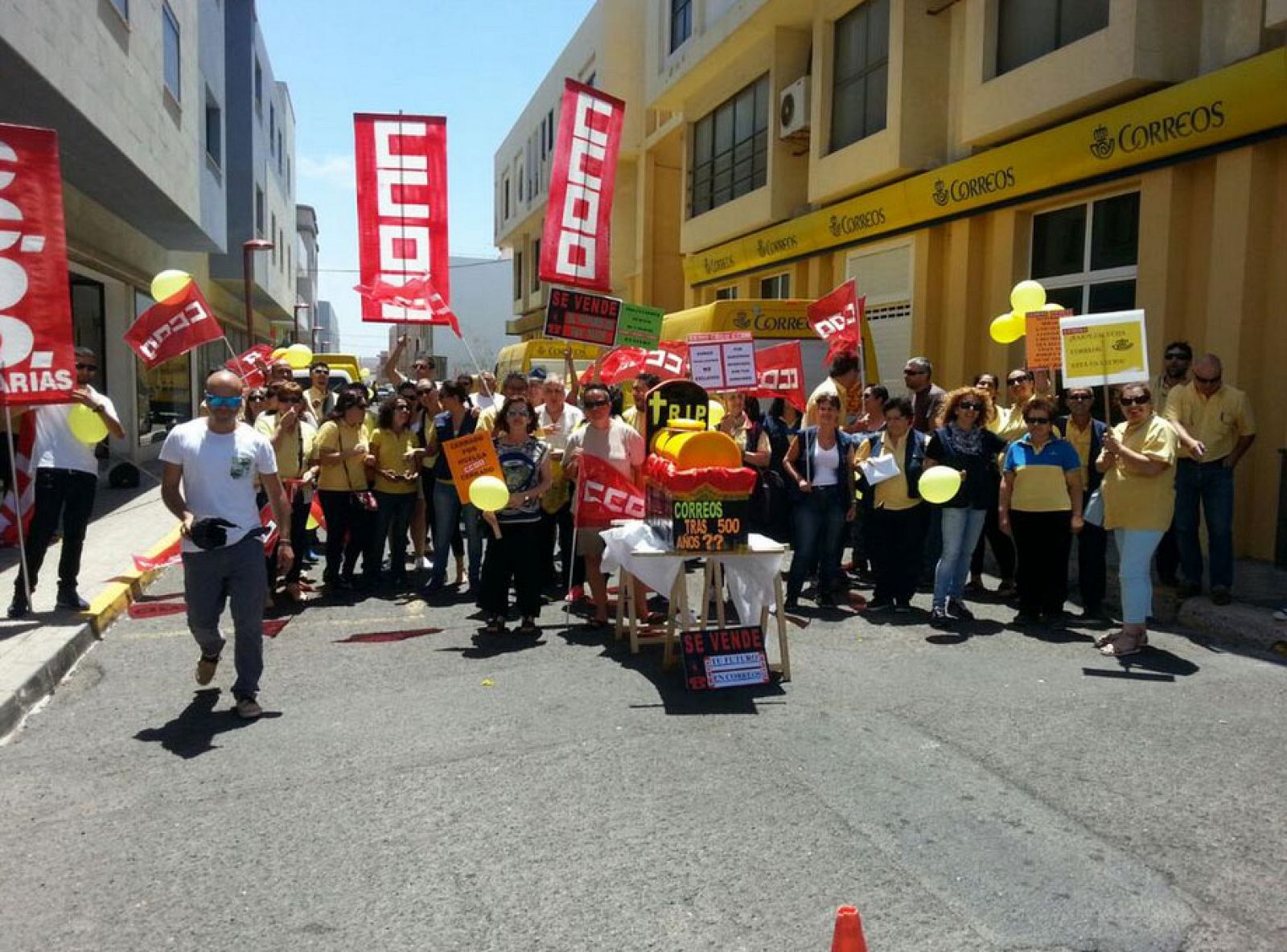 Concentración de los trabajadores de Correos en Gran Canaria