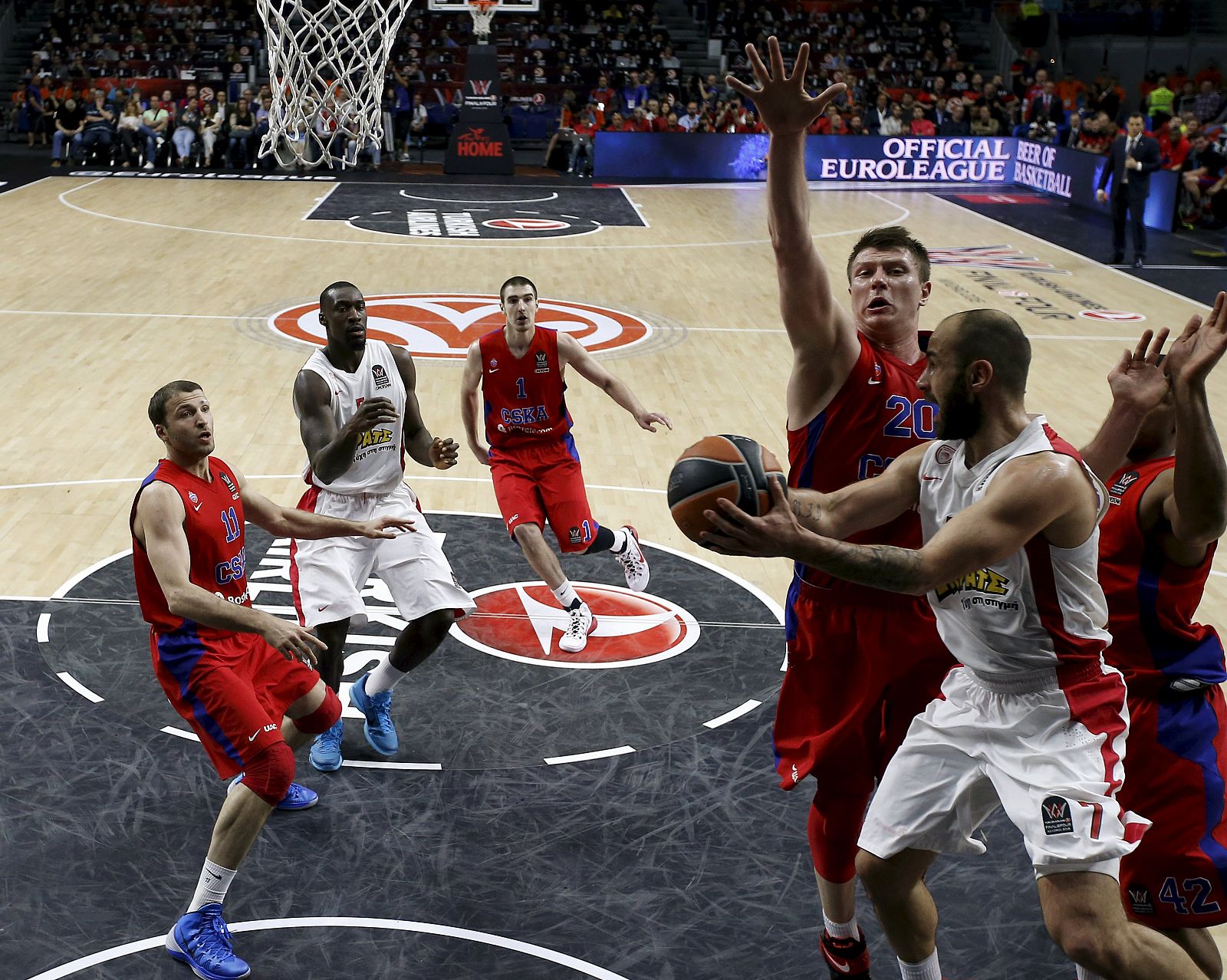 Olympiacos' Spanoulis goes up for a basket over CSKA Moscow's Vorontsevich and Hines during their Euroleague Final Four semi-final basketball game in Madrid