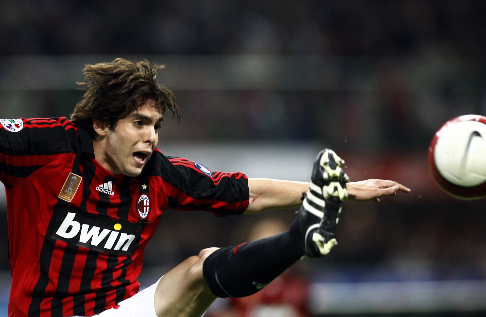 Kaká, durante un partido de su equipo en el estadio de San Siro