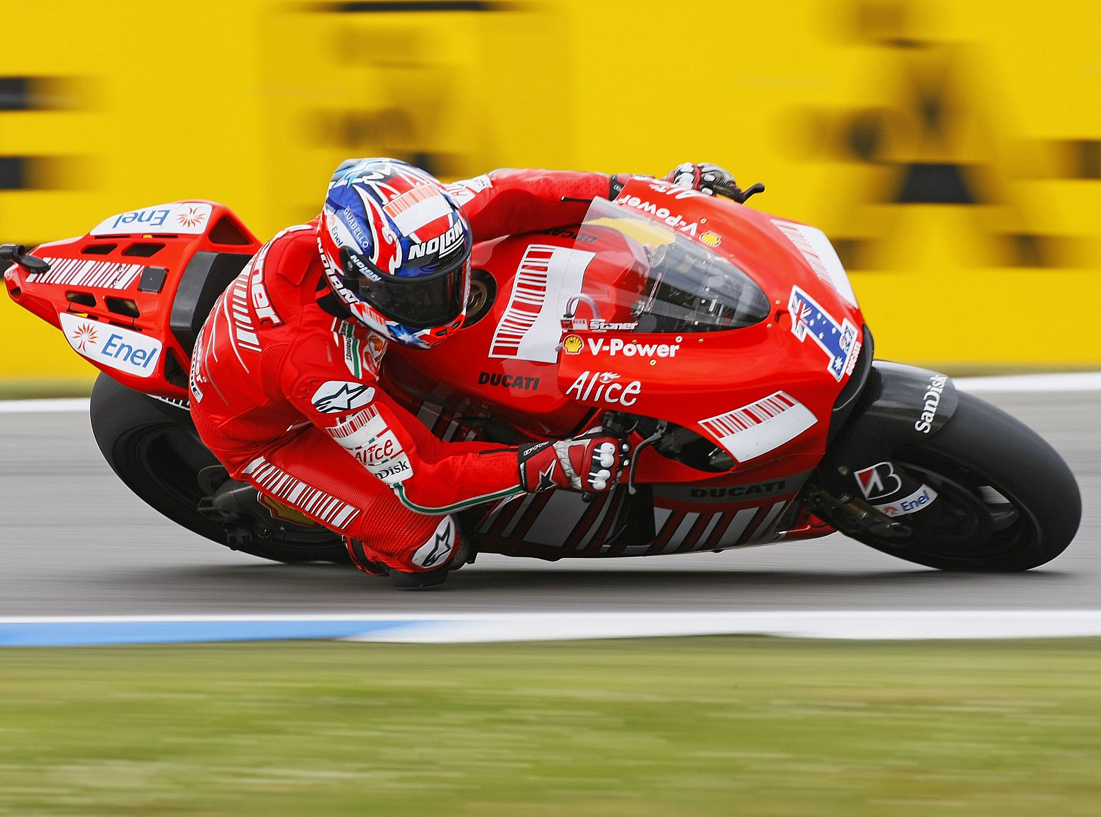 Casey Stoner continúa registrando los mejores tiempos.