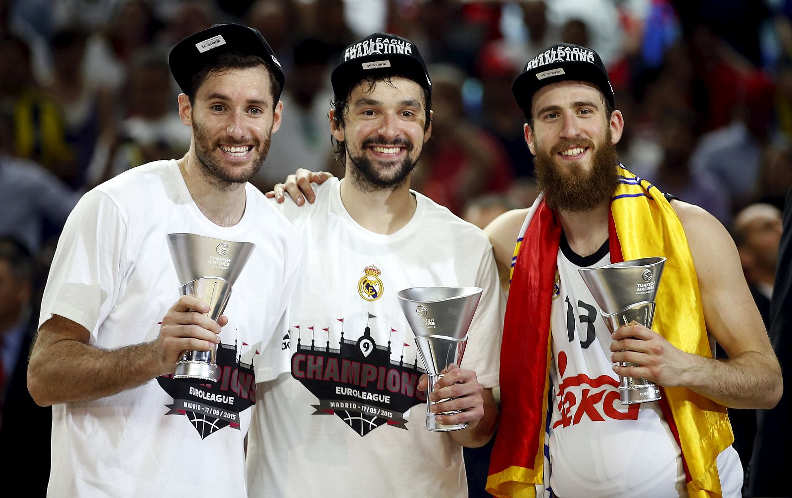 Rudy, Llull y Sergio Rodriguez celebran el título de Euroliga.
