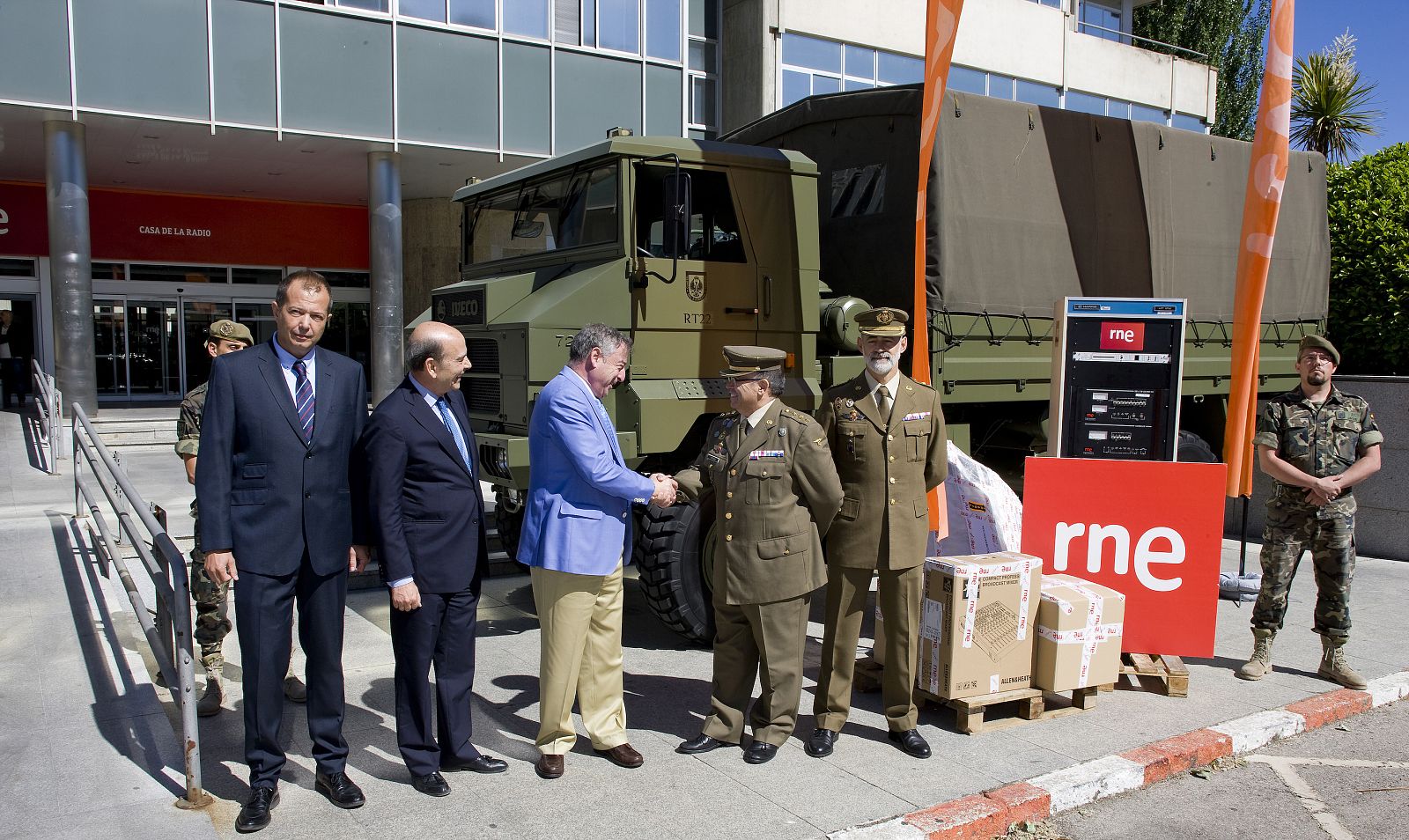 Donación Emisora RNE - Ejército