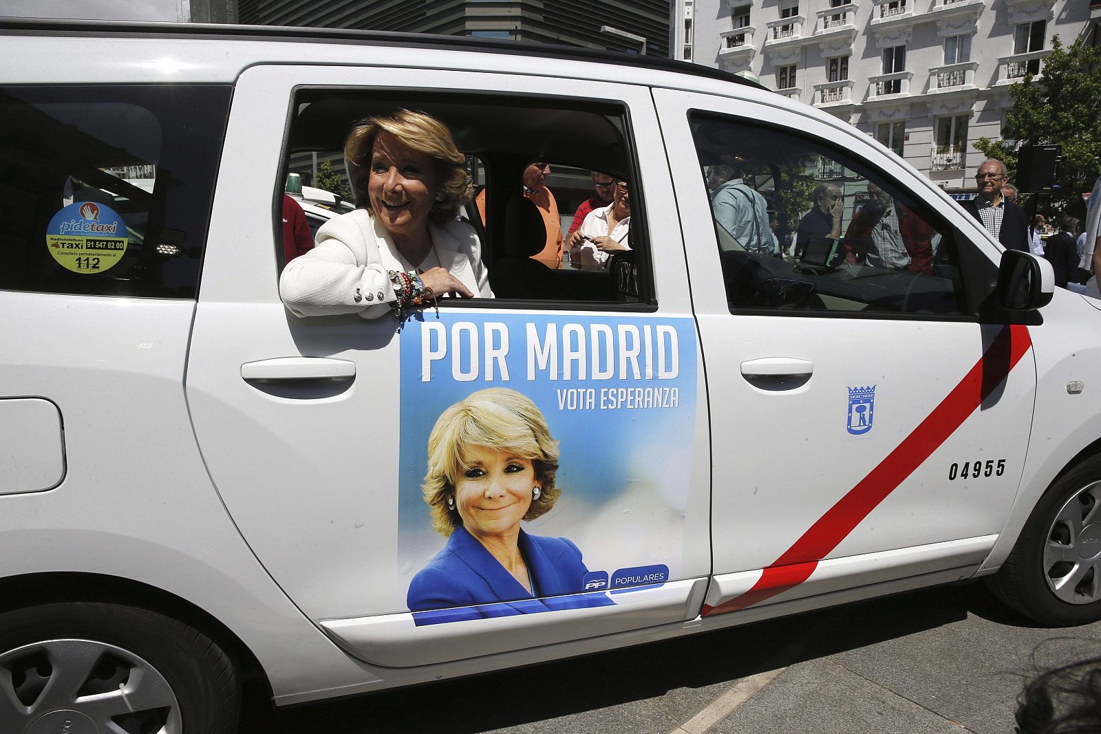 CRISTINA CIFUENTES Y ESPERANZA AGUIRRE PRESENTAN AUTOBUSES DE CAMPAÑA