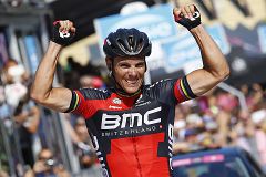 Gilbert suma su segunda victoria de etapa y Contador sigue como una apisonadora