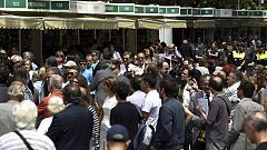 Los autores mediáticos se llevan a las masas en el primer sábado de Feria del Libro de Madrid