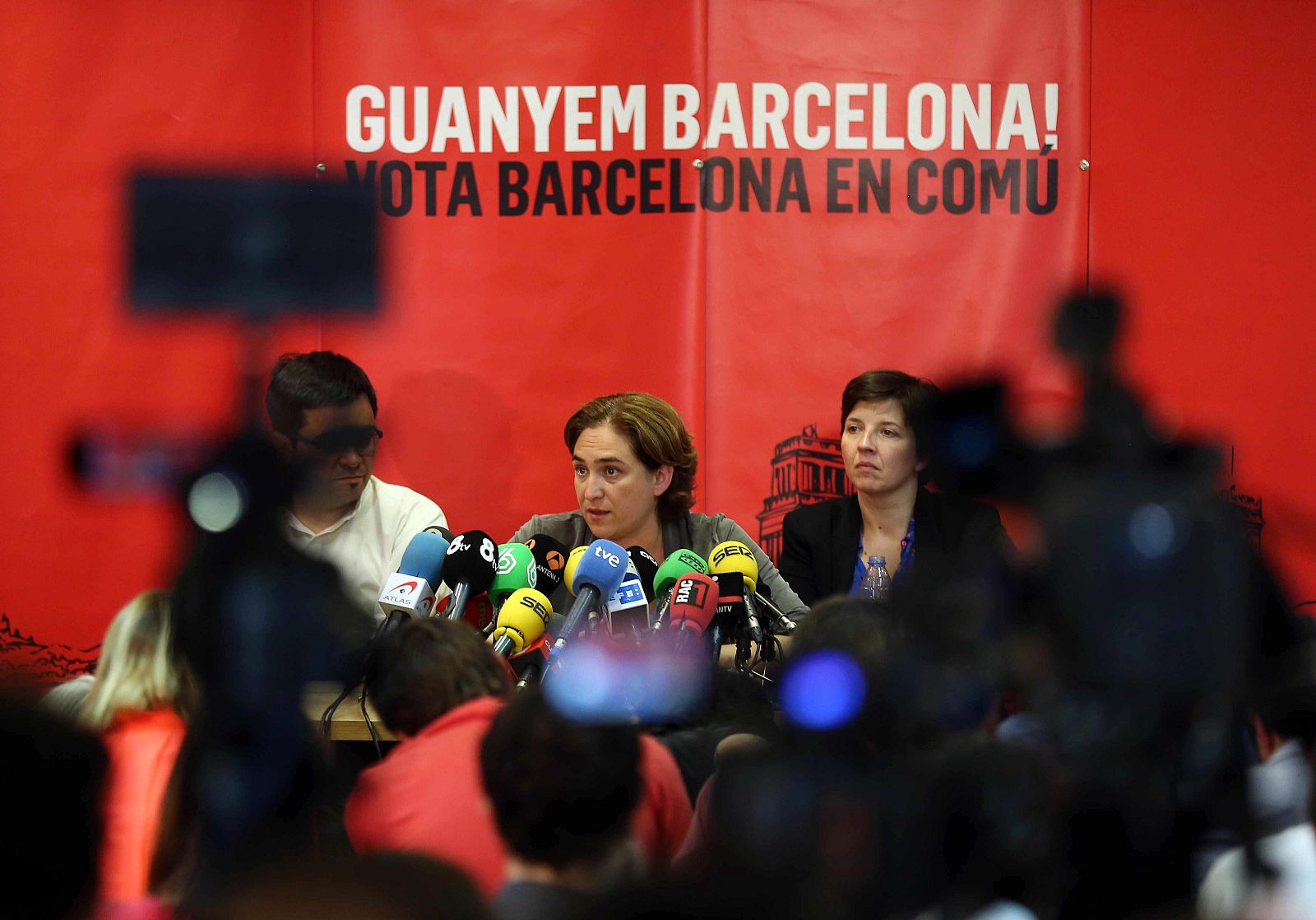 COLAU DA PRIORIDAD A ACUERDOS CON PSC, ERC Y CUP Y ABRIRÁ RONDAS DE CONTACTOS