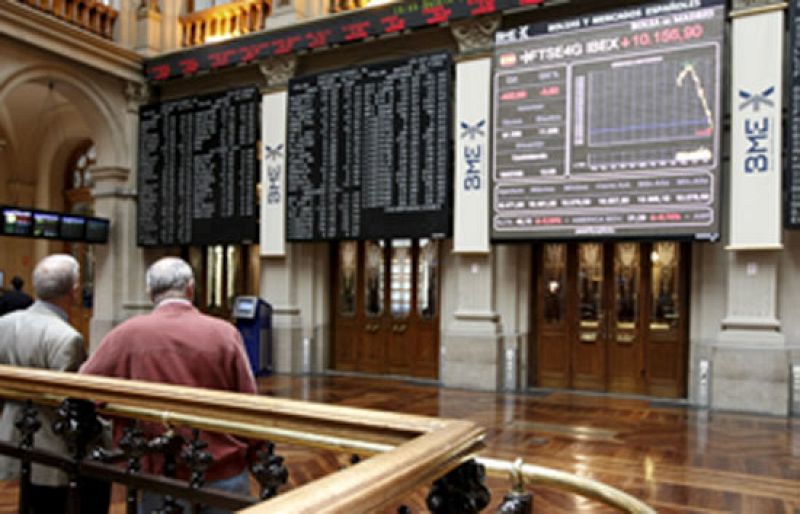 El Ibex modera su caída pero cierra en su mínimo anual arrastrada por el 'efecto Martinsa'