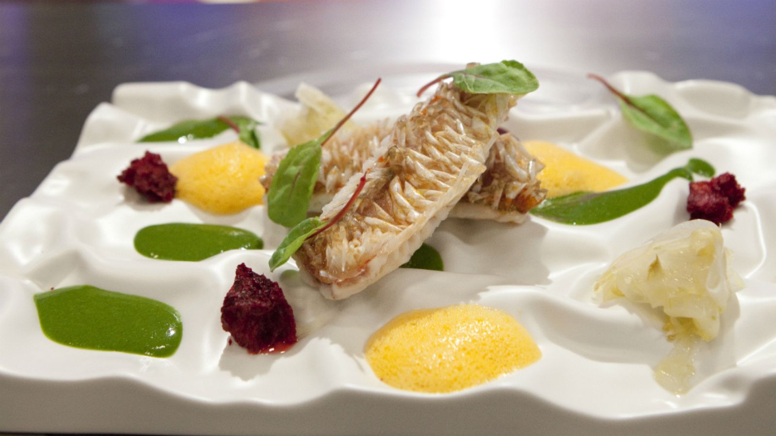 Salmonete al aire de tomate y vodka