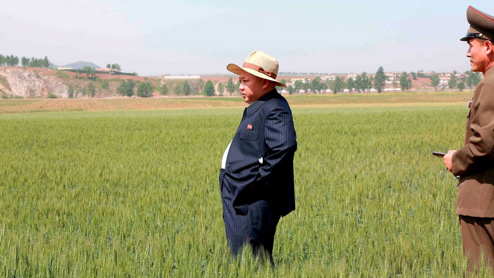 El líder norcoreano Kim Jong-Un visita una granja en una imagen de archivo
