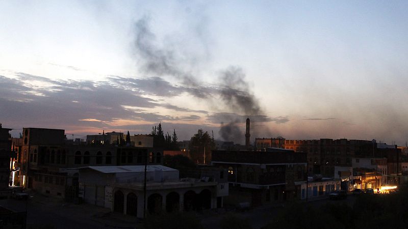 Tres ataques con coches bomba y explosivos sacuden la capital del Yemen