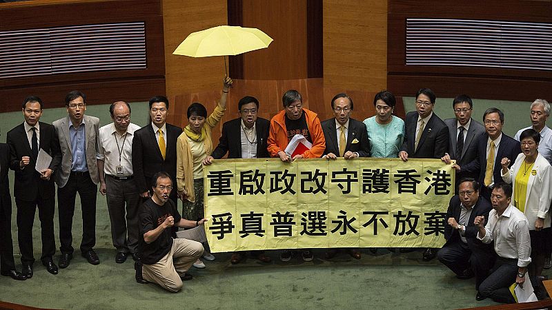 El Parlamento de Hong Kong rechaza el sufragio electoral limitado propuesto por China