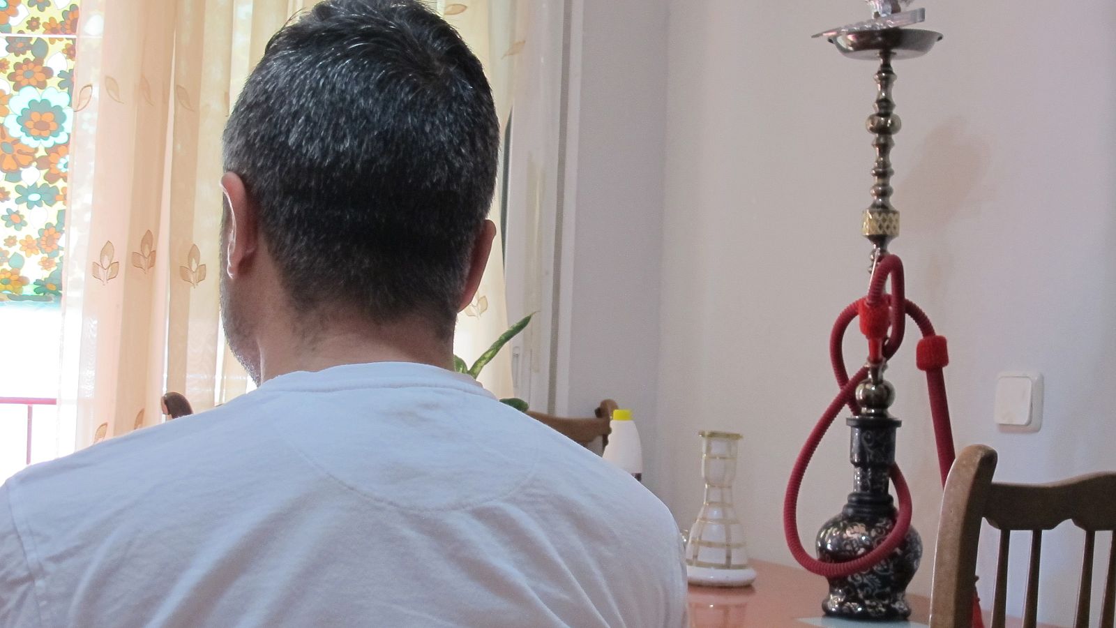 Hassan, refugiado sirio en España, recibe a RTVE.es. FOTO: GONZALO CARETTI