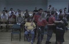 La madre de un guardia civil asesinado se abalanza sobre "El Solitario" en el juicio oral