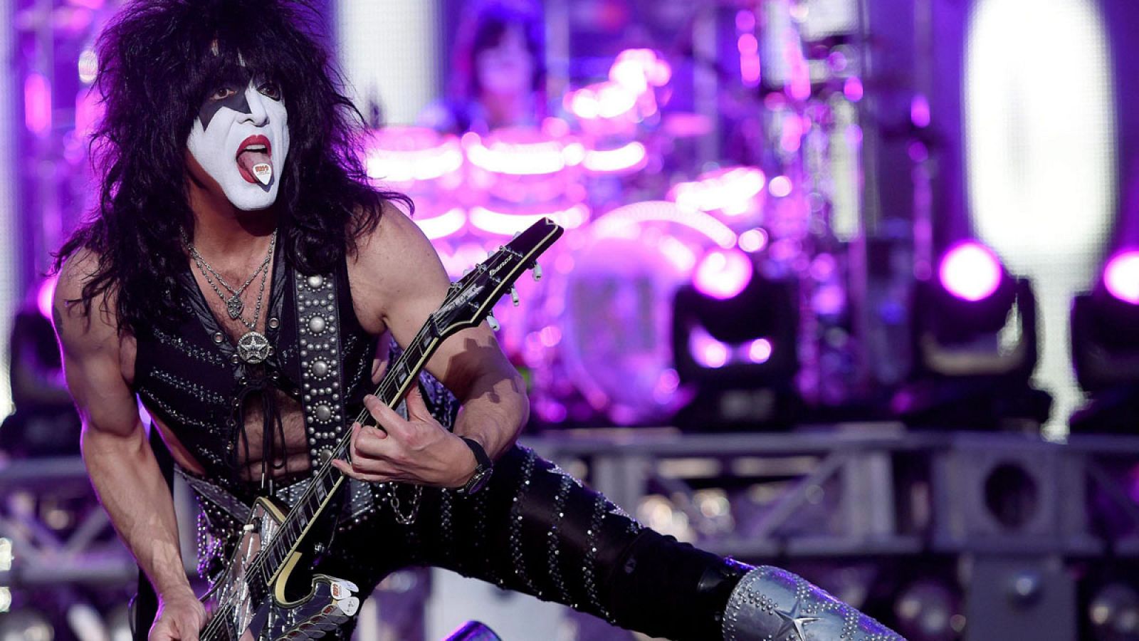 Paul Stanley, en uno de los conciertos de la gira europea de Kiss.