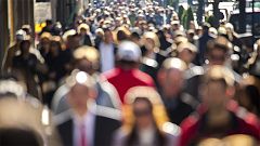 La población cayó por tercer año en 2014, cuando más de 78.000 españoles abandonaron el país